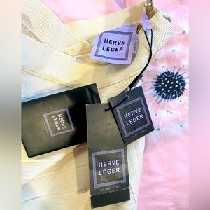 NEW HERVÉ LÉGER
Off-the-shoulder cream bandage 1 sleeve mini dress gorgeous! NWT